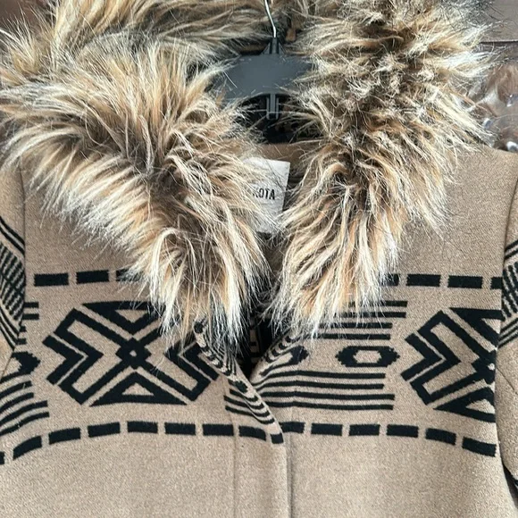BB Dakota Chic Tan Coat with Faux Fur Hood - Picture 2 of 8